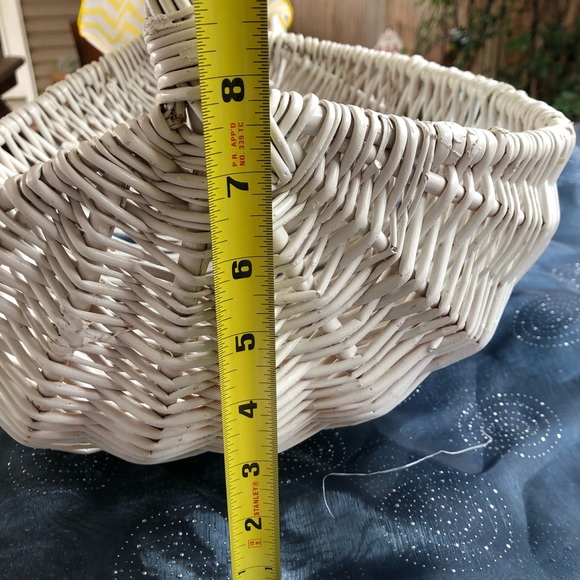 White Egg Shaped Basket with handle and Yellow Bow - Picture 5 of 8